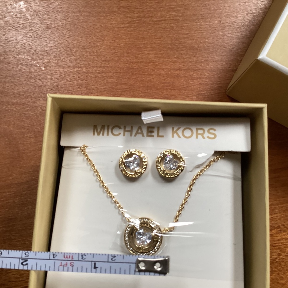 Michael Kors Jewelry Set Necklace and Earrings New in Box - Picture 8 of 10